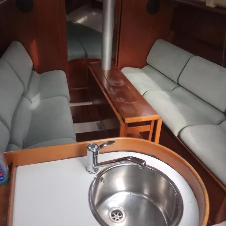 Hotel en barco Ara Solis